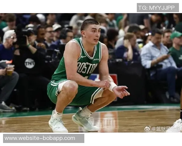 普理查德表现稳定半场8投4中贡献11分2篮板4助攻