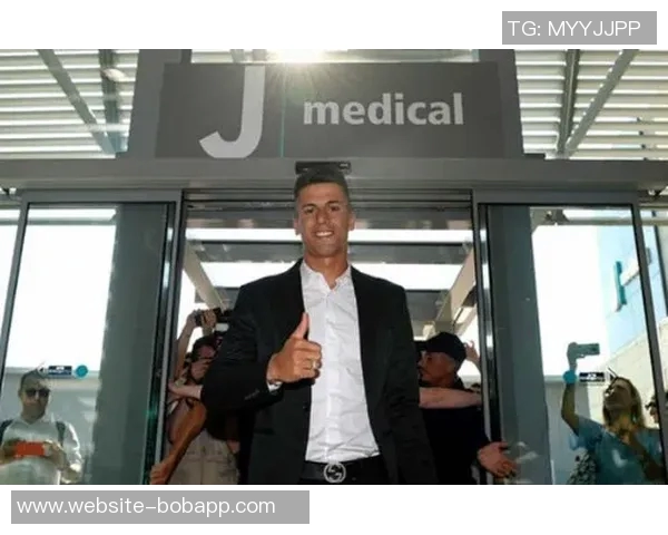 坎塞洛抵达巴萨进行体检周二将出席新闻发布会揭晓新动态